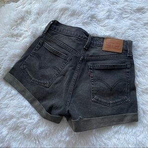 Black Levi denim shorts| 25